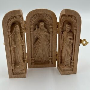 1785- Catholic Altar Religious Portable Holy Family Hand Carved Wood Box NWT